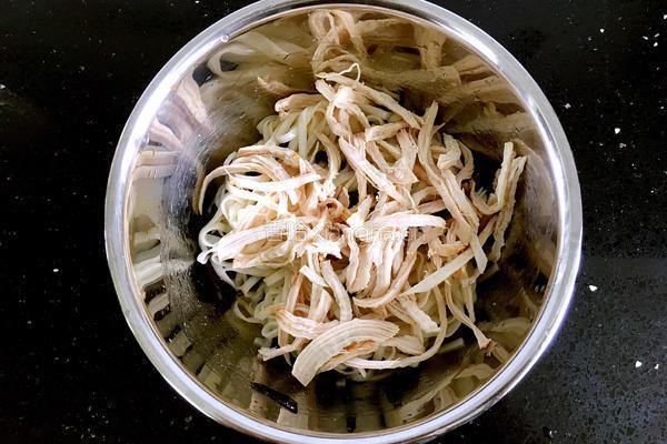 怪味鸡丝凉面的做法图解10