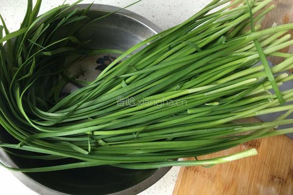 猪肉韭菜馅饼的做法图解2
