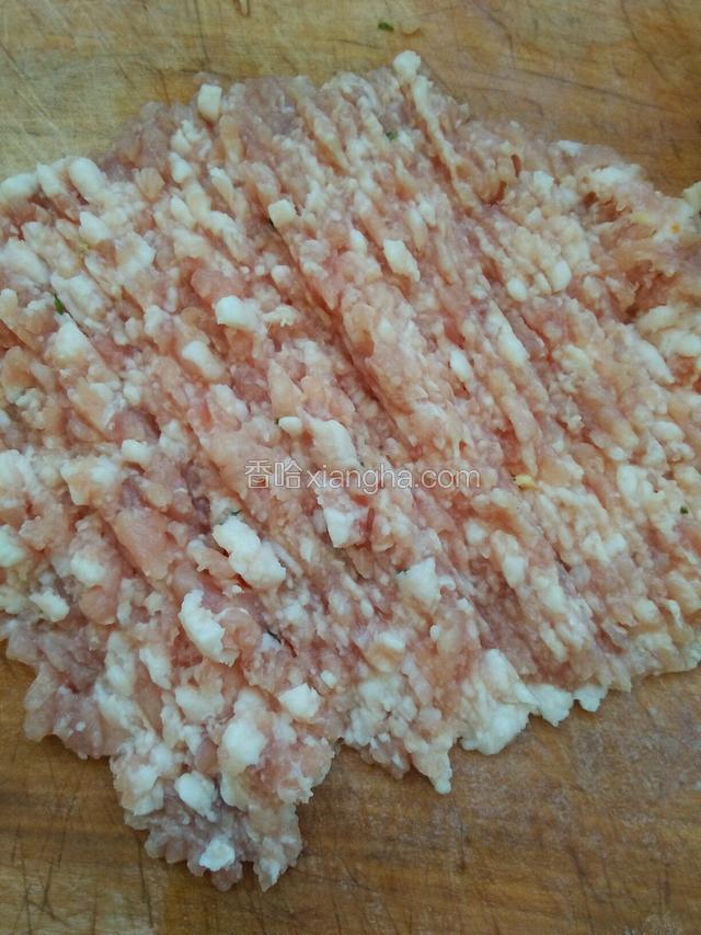 猪肉剁成泥