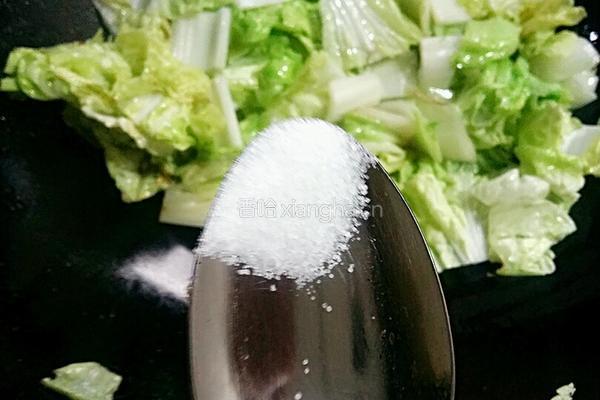白菜炒丸子的做法图解6