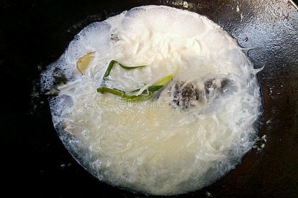 白萝卜丝煮鱼的做法图解6