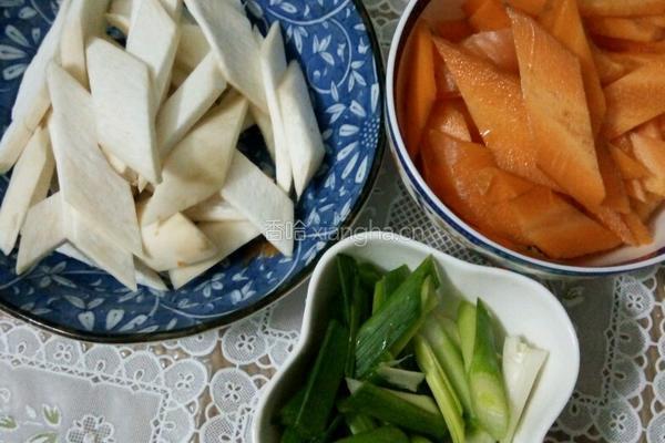 杏鲍菇炒胡萝卜的做法图解2