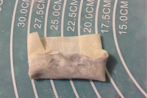 用馄饨皮做春卷的做法图解5
