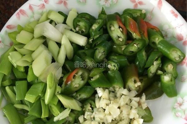 青椒炒鱿鱼的做法图解2
