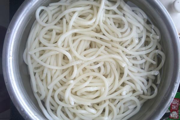 新疆炒米粉的做法图解1