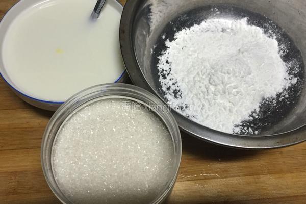 彩虹牛奶冻的做法图解1