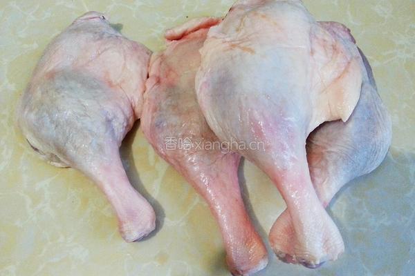 葱烧鸭腿的做法图解1