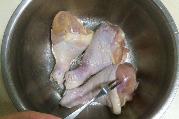 洋葱鸡腿的做法图解1