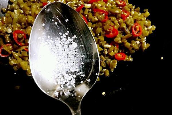 酸豆角炒鸡蛋的做法图解12