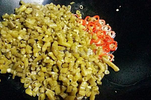 酸豆角炒鸡蛋的做法图解11