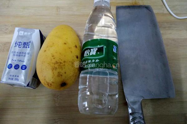芒果奶昔的做法图解1