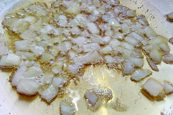 洋葱炒羊肉的做法图解3