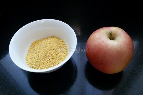 苹果小米粥的做法图解1