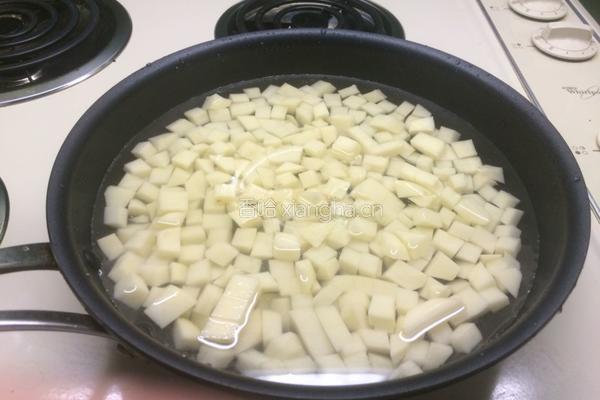 吞拿鱼土豆沙拉的做法图解2