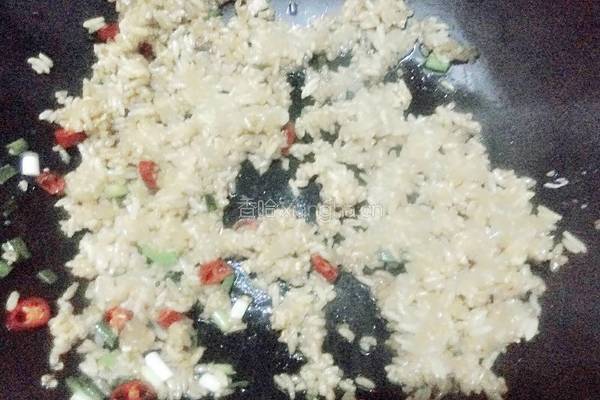 酱油炒饭的做法图解7