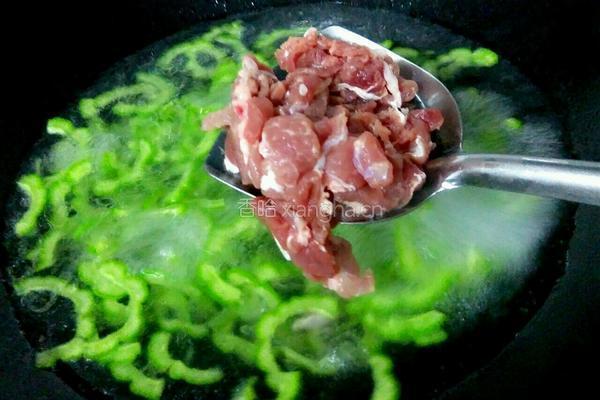 苦瓜瘦肉汤的做法图解7