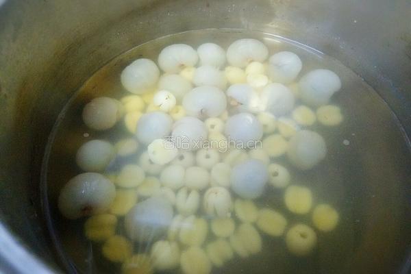 桂圆莲子汤的做法图解4