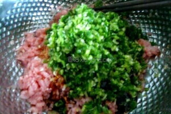 酸菜饺子的做法图解3