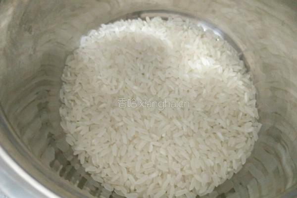 腊肉蒸糯米饭的做法图解1