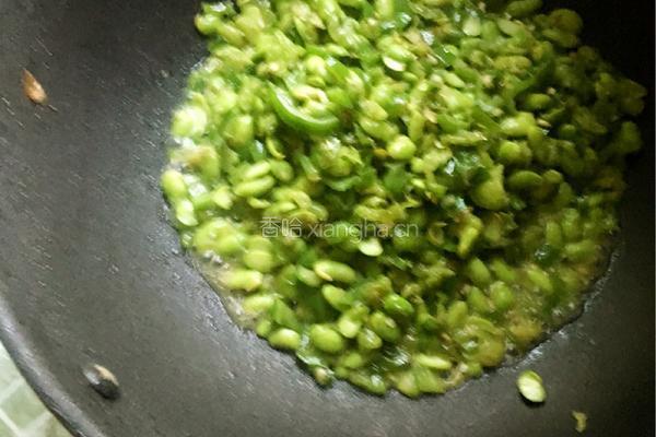 青椒炒毛豆的做法图解7