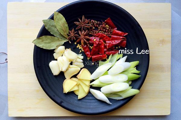 五花肉炖土豆的做法图解4