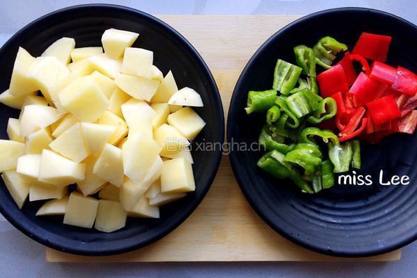 五花肉炖土豆的做法图解3