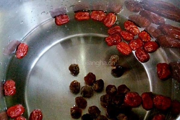 桂圆红枣稀饭的做法图解3