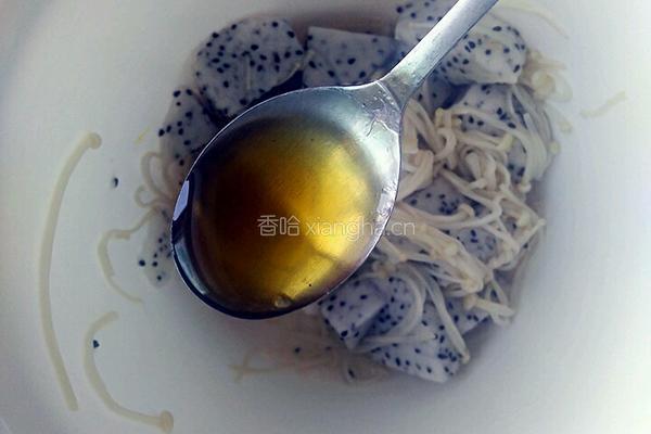 金针菇火龙果的做法图解6