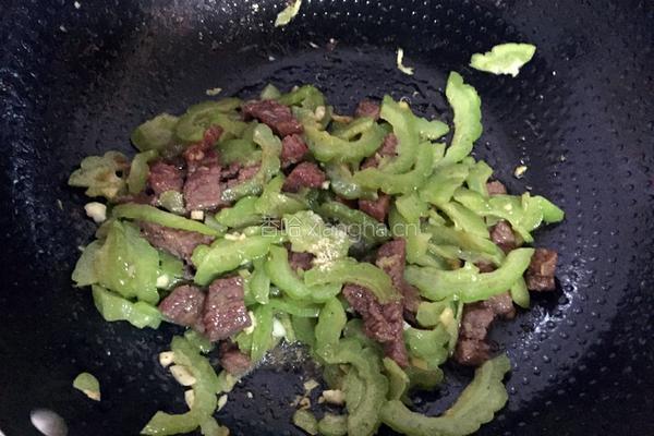 苦瓜炒牛肉的做法图解8