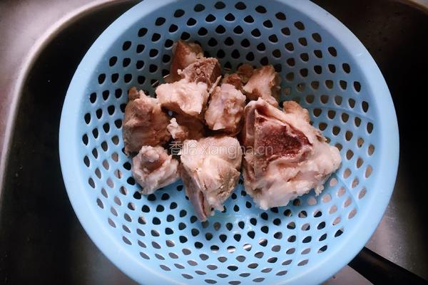 海带枸杞排骨汤的做法图解3