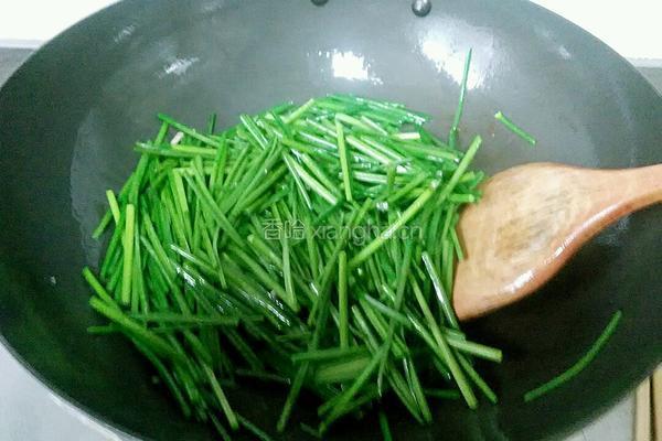 韭菜苔炒肉丝的做法图解5