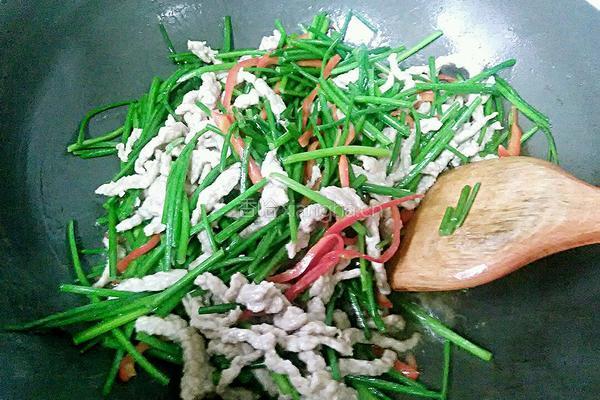 韭菜苔炒肉丝的做法图解6