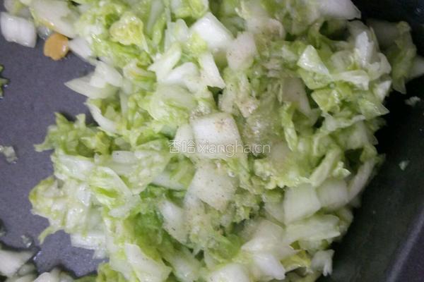 白菜素馅儿饺子的做法图解5