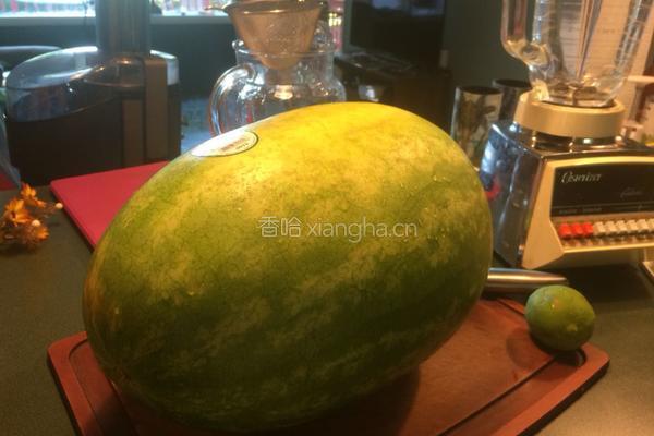 西瓜青柠果汁的做法图解1