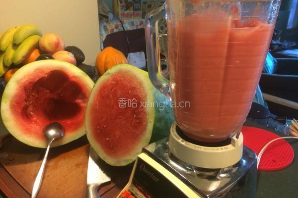 西瓜青柠果汁的做法图解2