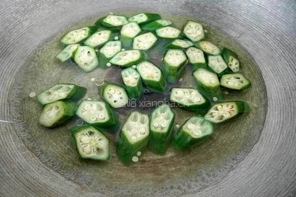青椒玉米粒的做法图解3