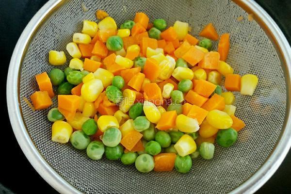 经典蔬菜沙拉的做法图解3
