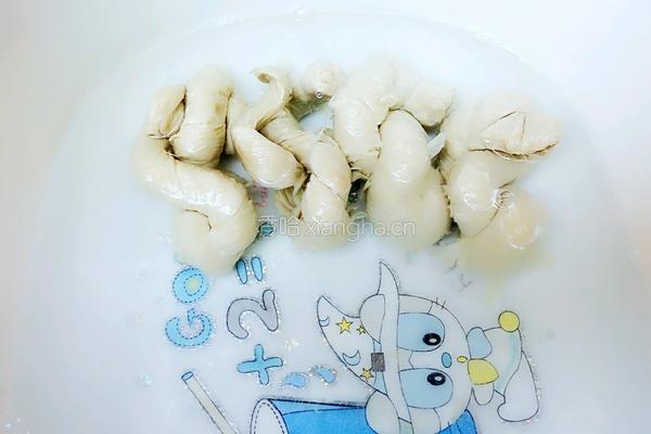木耳小脚面筋的做法图解1