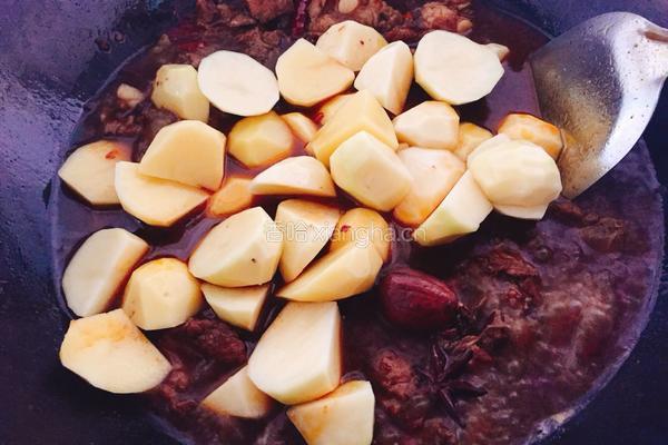 土豆烧排骨的做法图解10