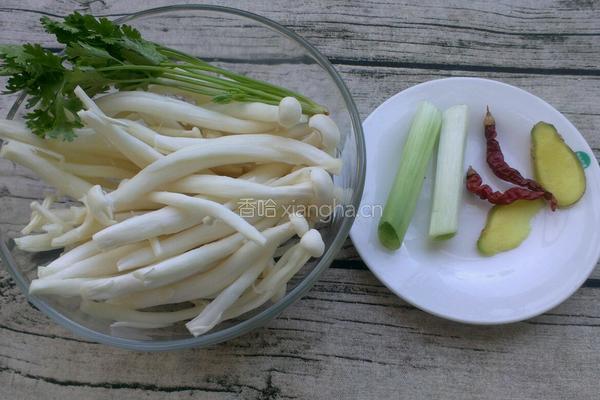 海鲜菇鱼头汤的做法图解2