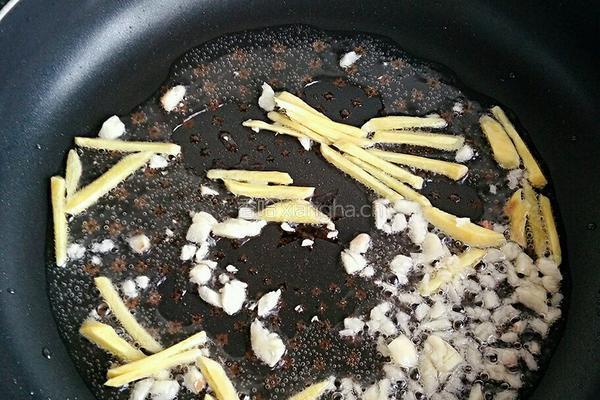 爆炒鱿鱼须的做法图解4