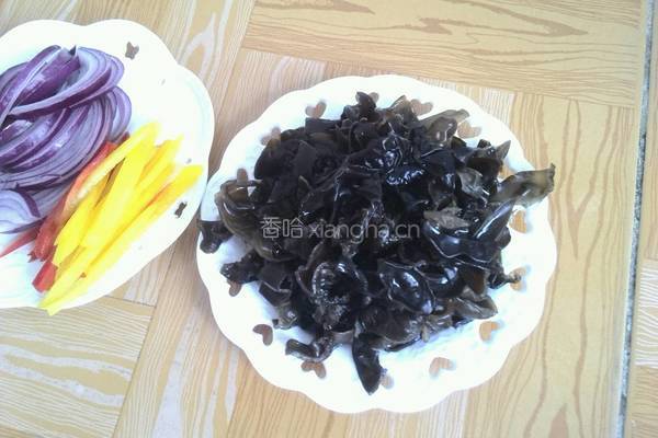凉拌洋葱黑木耳的做法图解5