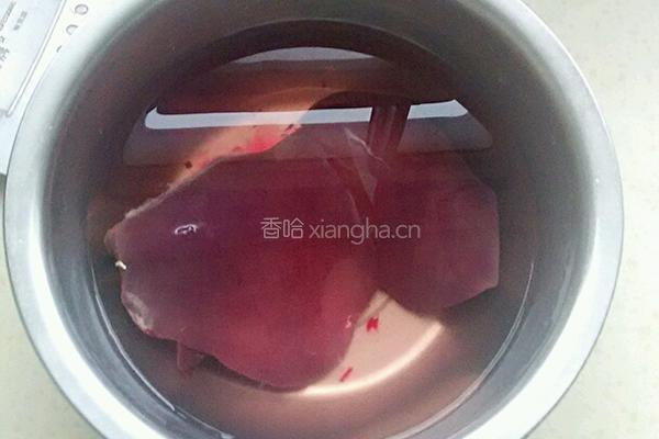 黄瓜炒猪肝的做法图解1