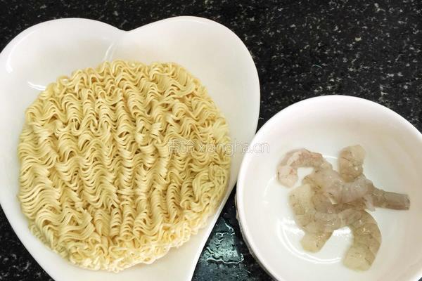 蚝油捞面的做法图解1
