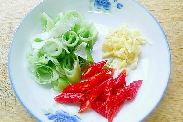 黄瓜炒肉片的做法图解3