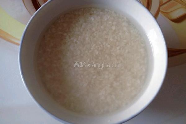 正宗皮蛋瘦肉粥的做法图解1
