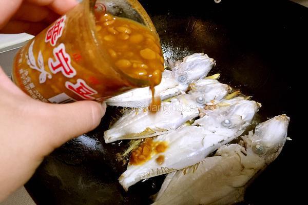 豆酱剥皮鱼的做法图解5