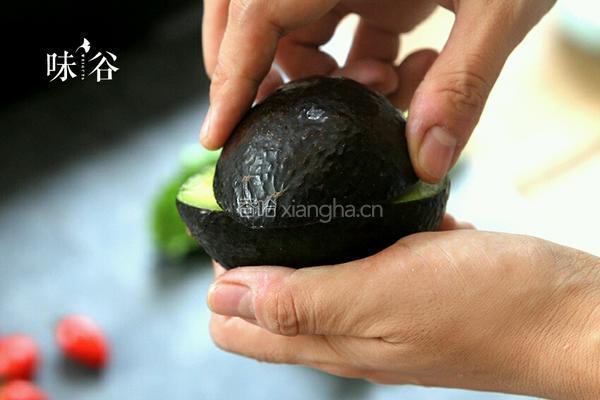 牛油果沙拉的做法图解2