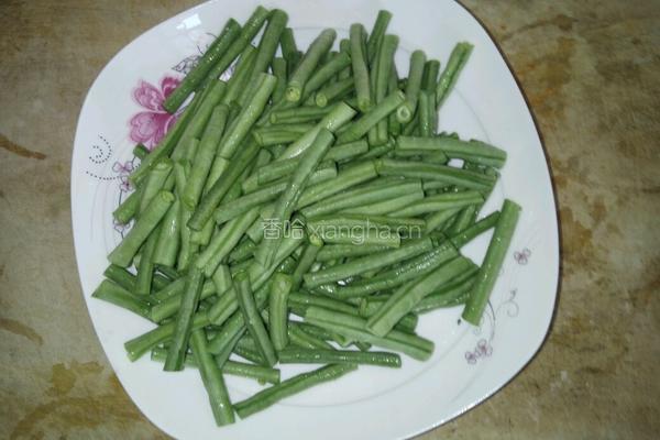 豆角土豆炖肉的做法图解2