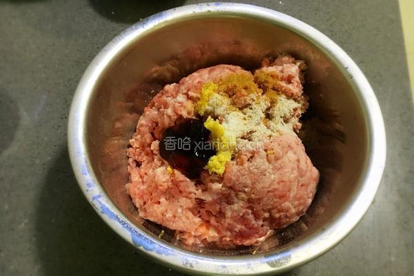 猪肉香菇饺子的做法图解3